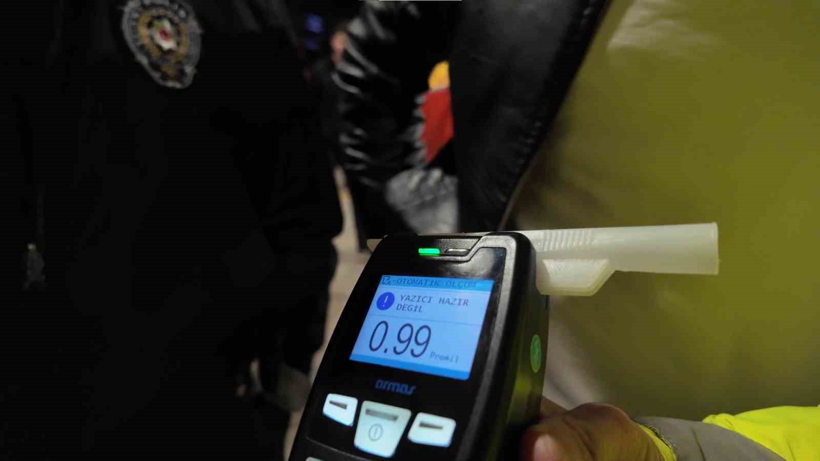 Kadıköy’de alkollü sürücü ekiplere zorluk çıkardı
