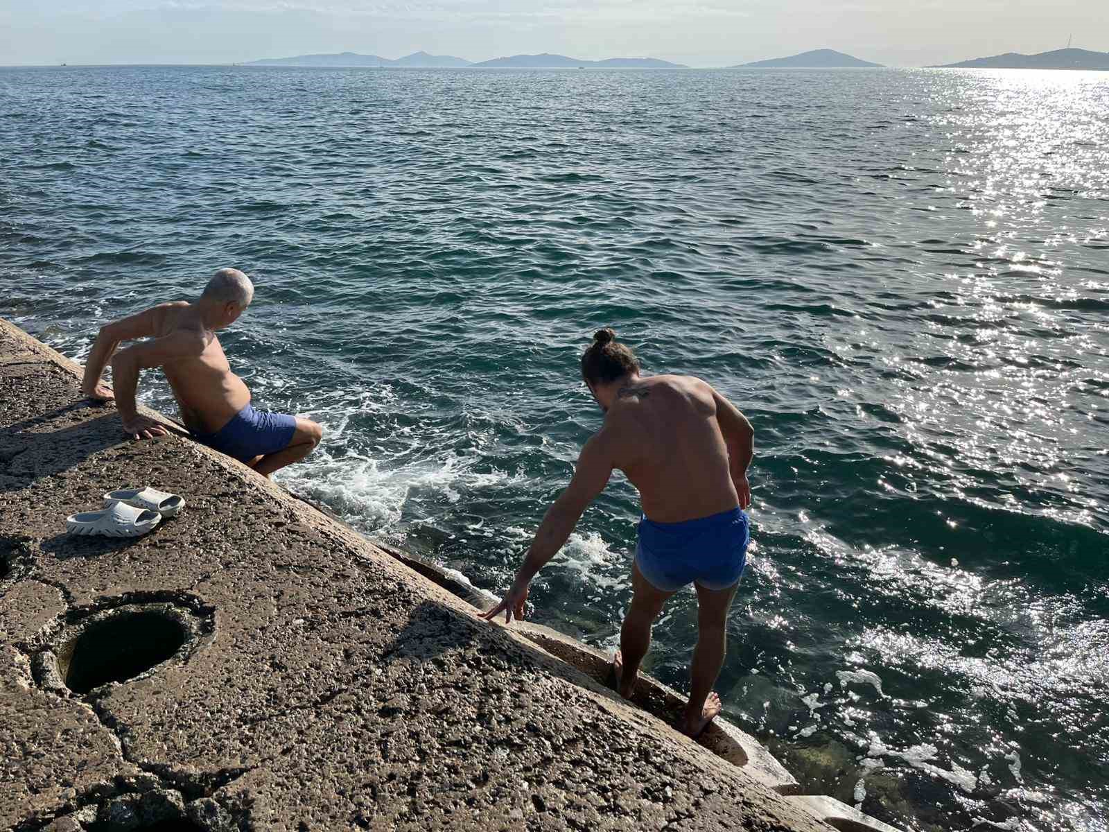 Kadıköy’de denizdeki dalgaların çarptığı 3 yüzücünün arkadaşı konuştu. "Arkadaşlarımızın amacı denize girmek değildi"
