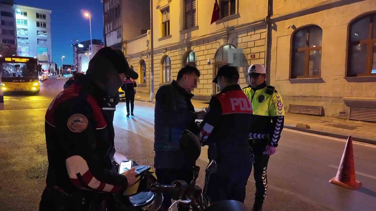 Kadıköy’de helikopter destekli asayiş denetimi
