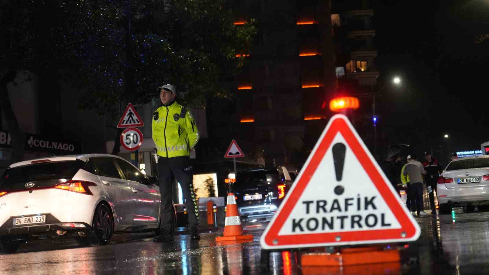 Kadıköy’de kural tanımayana geçit yok: Trafikte ihlale anında müdahale
