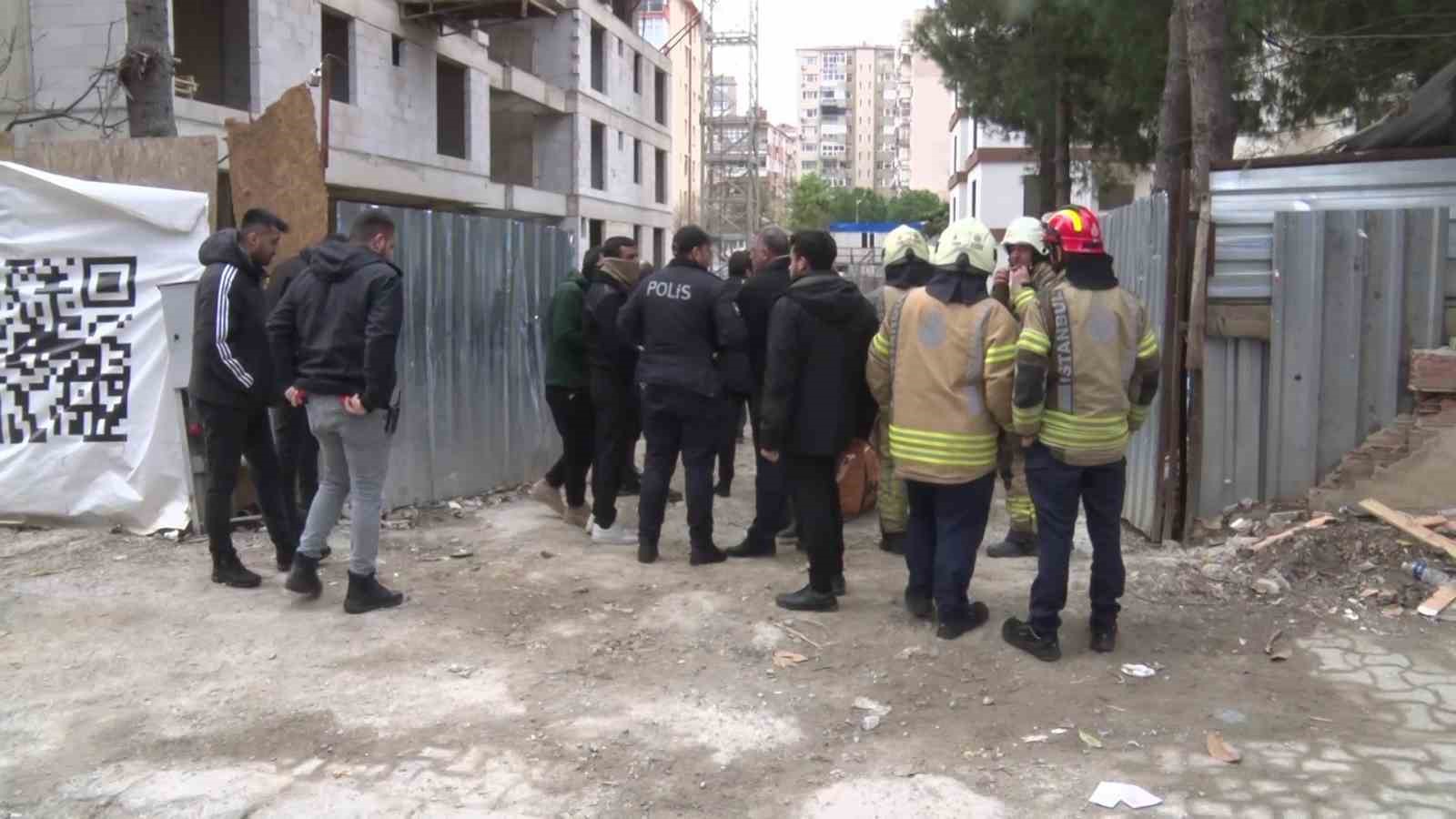 Kadıköy’de maaşlarını alamadıklarını iddia eden inşaat işçileri vinç kulesine çıktı
