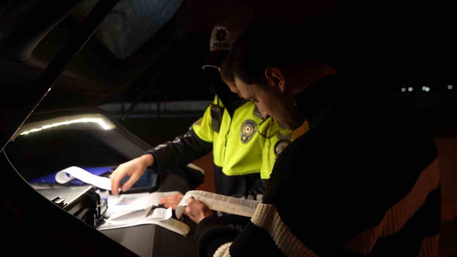 Kadıköy’de makas atan sürücü: "90 bin lirasında değilim ama arabamı bağlama"
