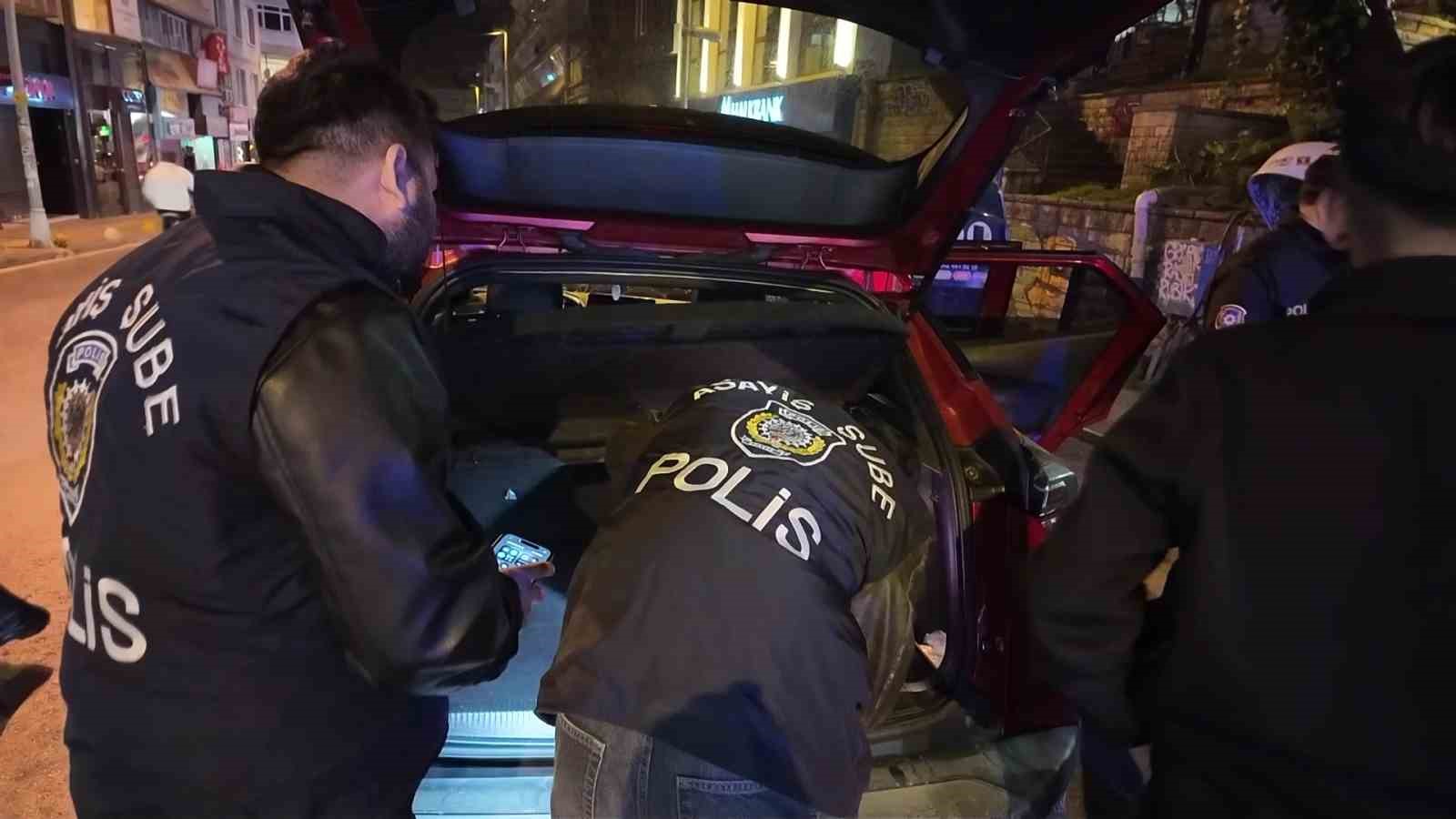 Kadıköy’de polis ekipleri asayiş uygulaması gerçekleştirdi
