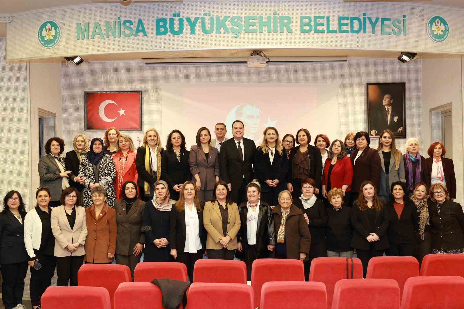 Kadın belediye başkanları Manisa’da buluştu
