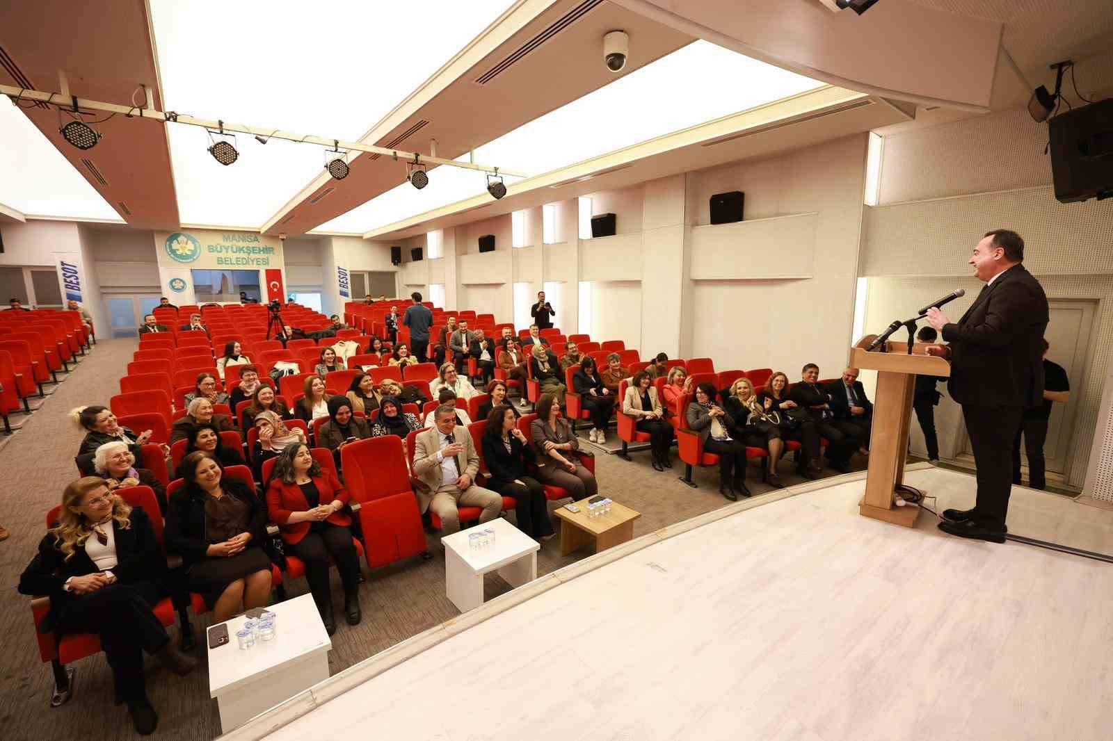 Kadın belediye başkanları Manisa’da buluştu
