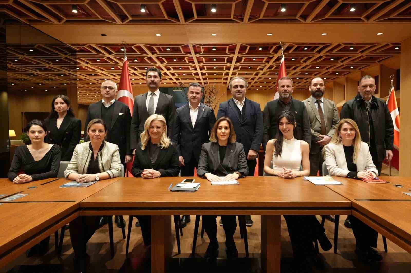 Kadın Futbol Birliği’nin temeli Dolmabahçe’de atıldı
