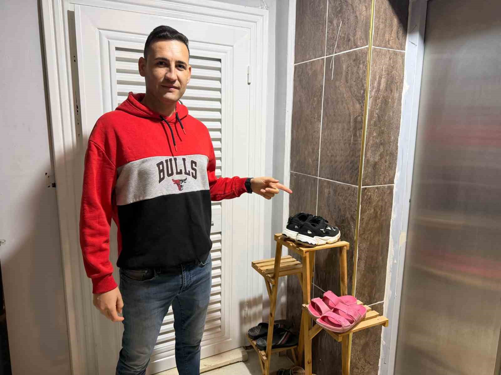 Kadın hırsızlar beğendikleri ayakkabıları böyle çaldı
Kadın hırsızlar beğendikleri ayakkabıları böyle çaldı