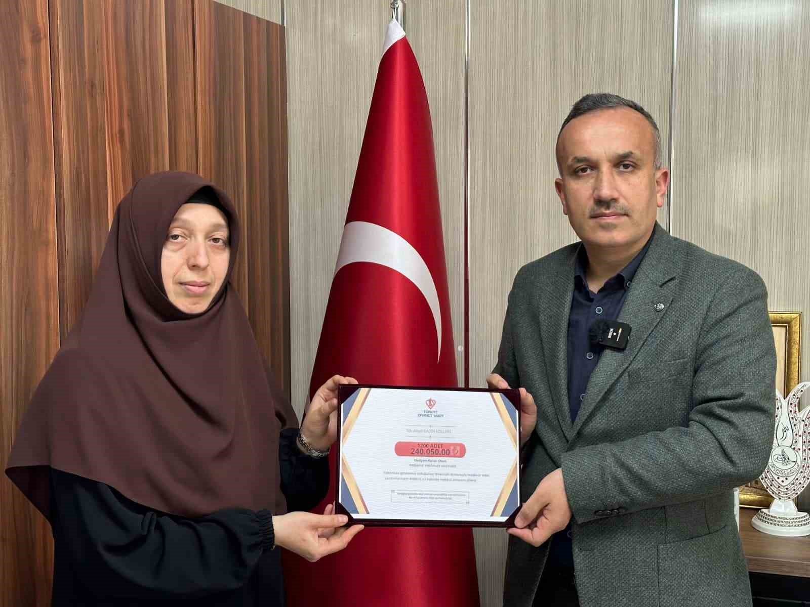 Kadın kursiyerlerden Afrika’ya Kur’an-ı Kerim hediyesi
