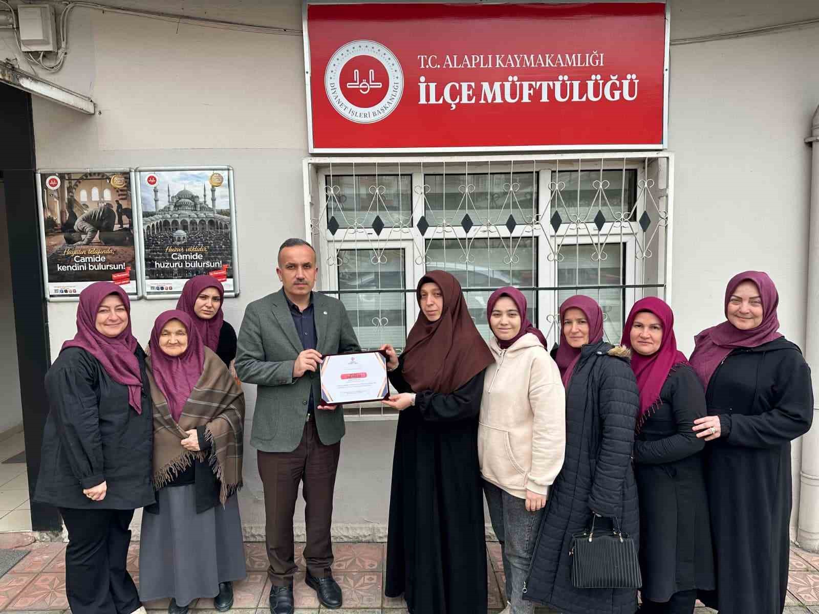 Kadın kursiyerlerden Afrika’ya Kur’an-ı Kerim hediyesi
