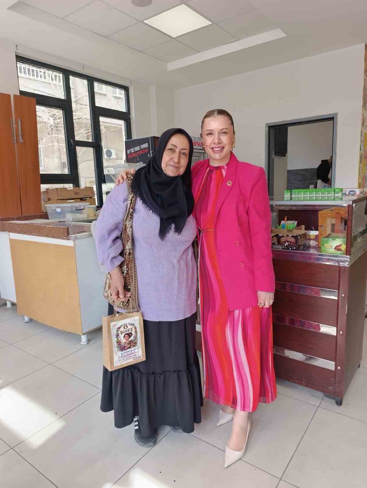 Kadın muhtardan, kadınlara anlamlı dokunuş
