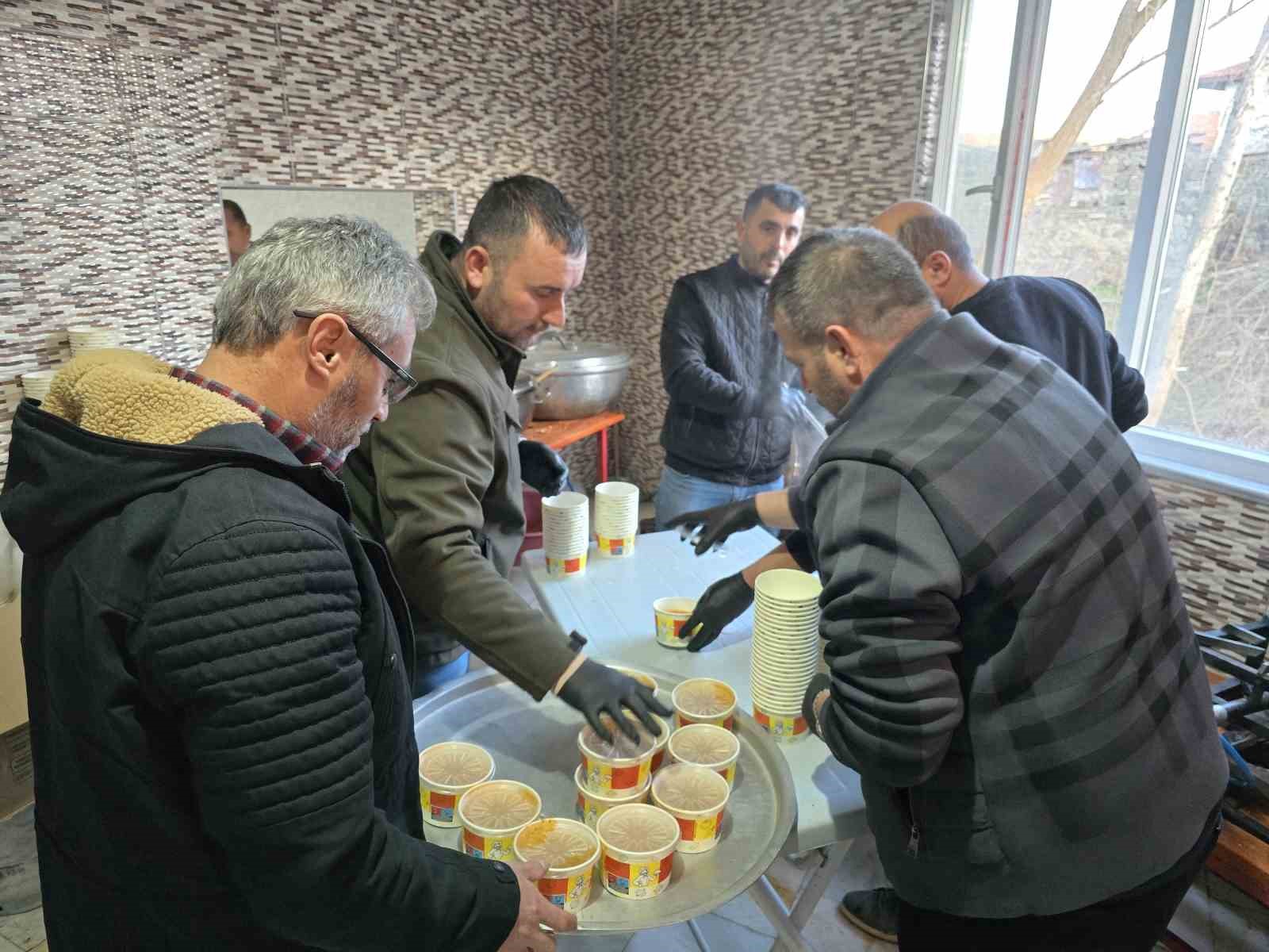 Kadınlar dinleniyor, tüm köylü Ramazan boyunca aynı sofrada buluşuyor
