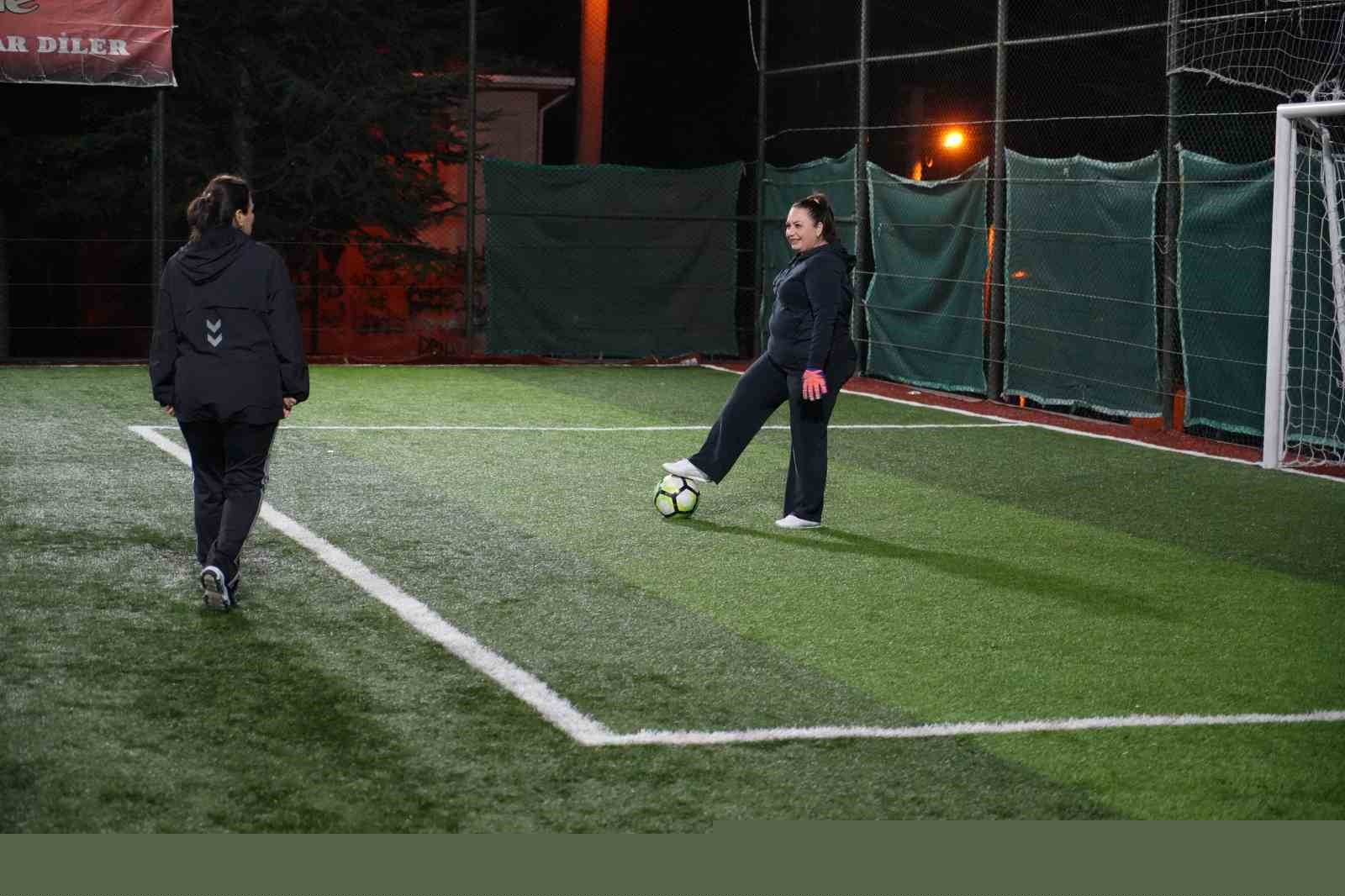 Kadınlar futbol maçıyla günlerini kutladı
