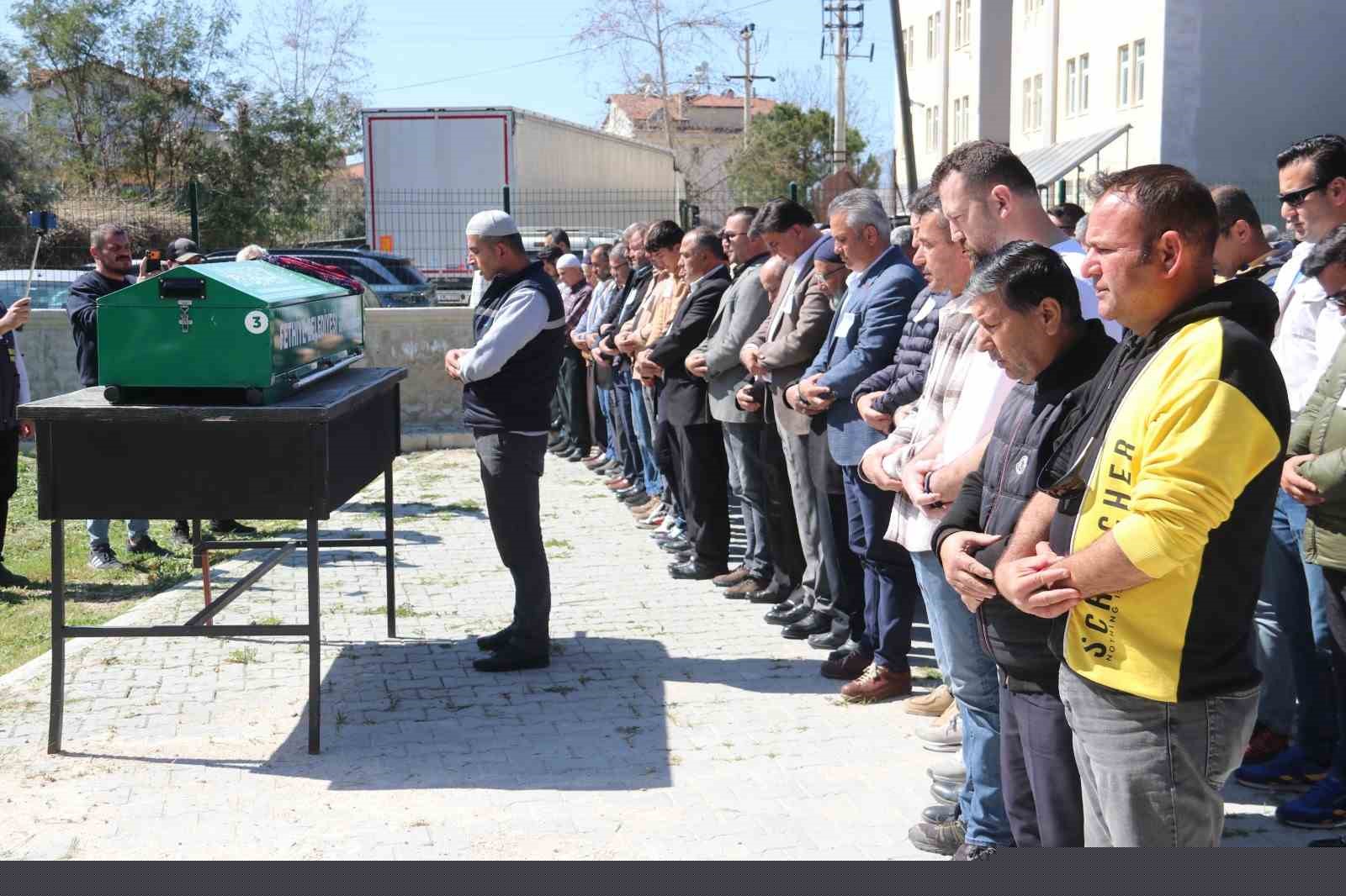 Kadınlar Günü’nde kocası tarafından katledilen kadın toprağa verildi
