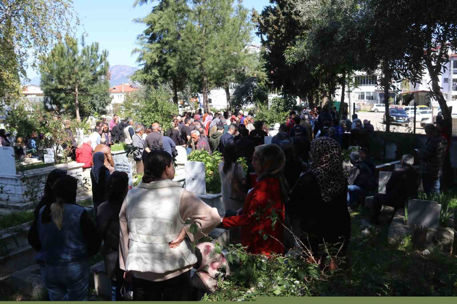 Kadınlar Günü’nde kocası tarafından katledilen kadın toprağa verildi
