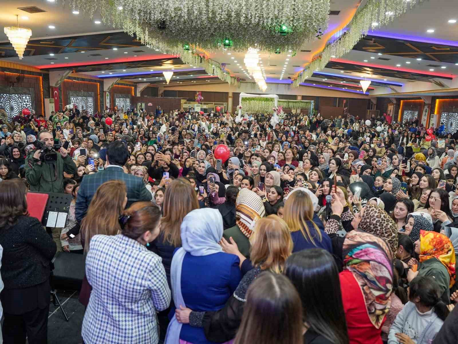 Kadınlar matinesi, Şehitkamil’e renk kattı
Kadınlar matinesi, Şehitkamil’e renk kattı