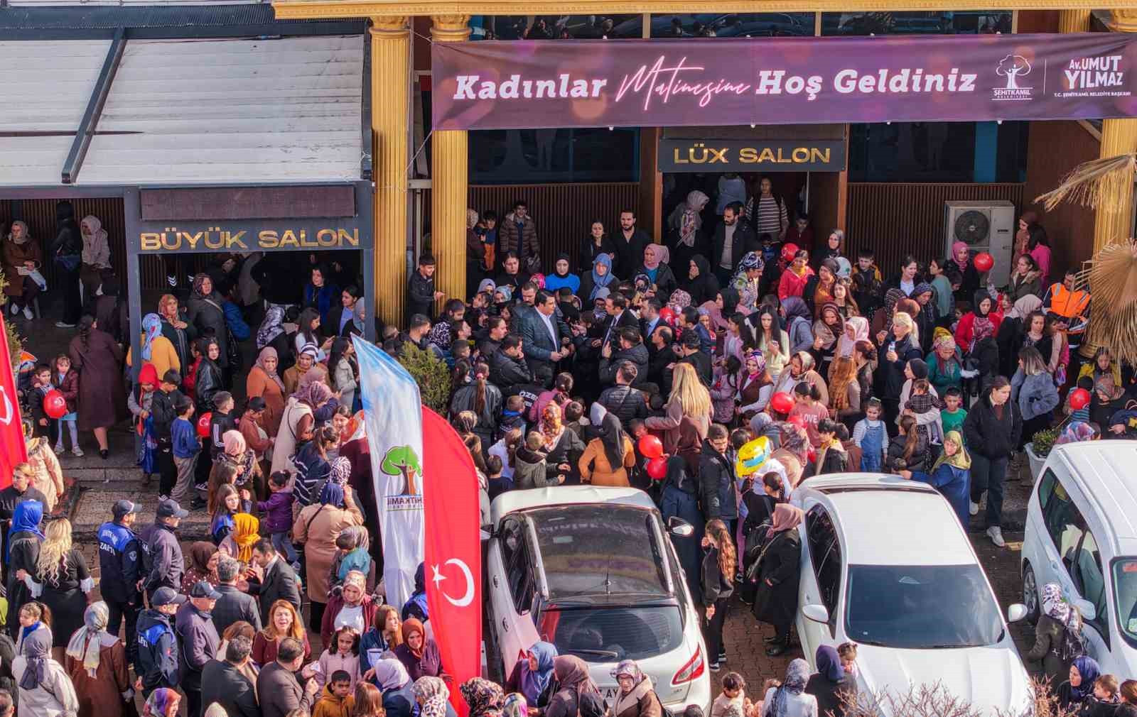 Kadınlar matinesi, Şehitkamil’e renk kattı
Kadınlar matinesi, Şehitkamil’e renk kattı