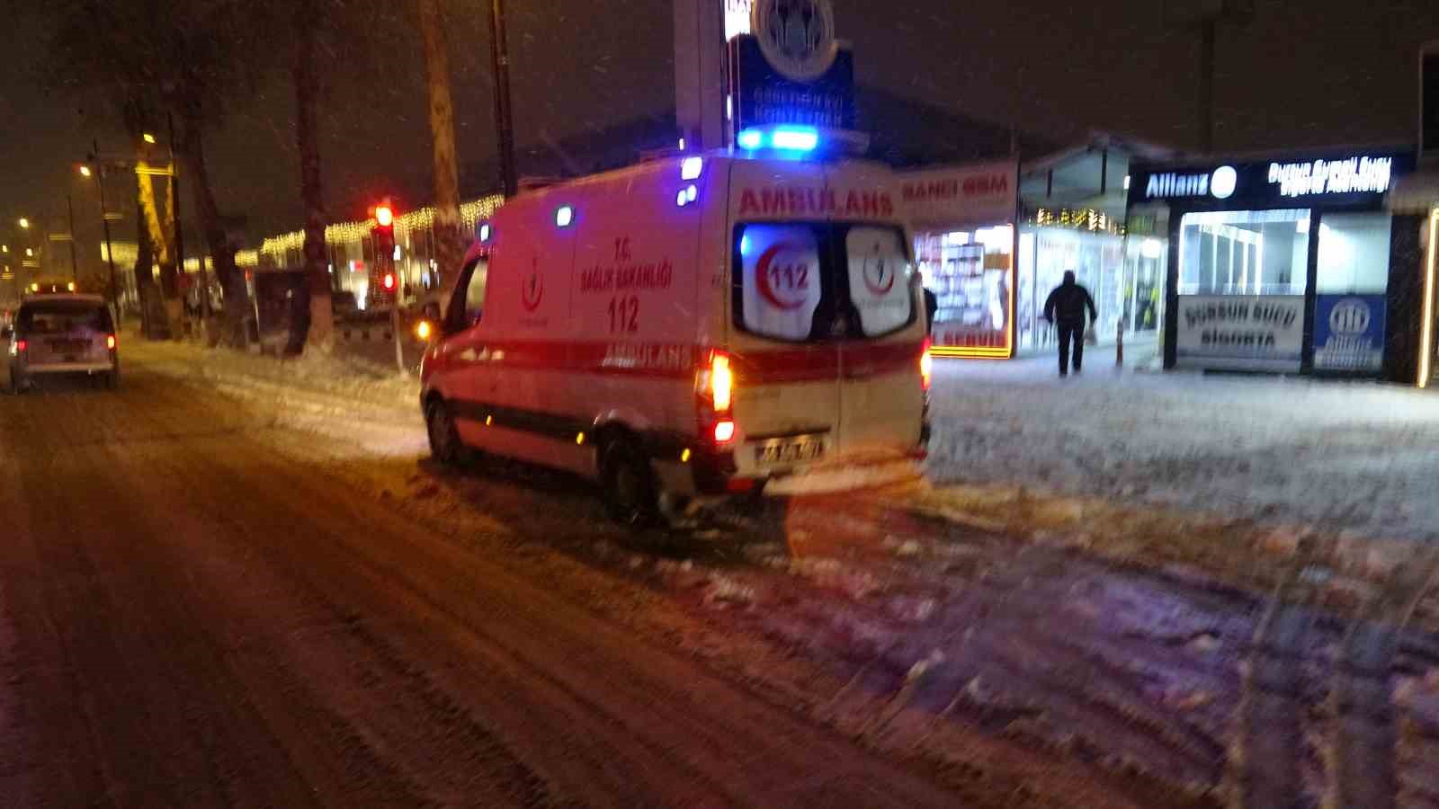 Kadınların bıçaklı kavgası kanlı bitti: 1 ölü, 1 yaralı
