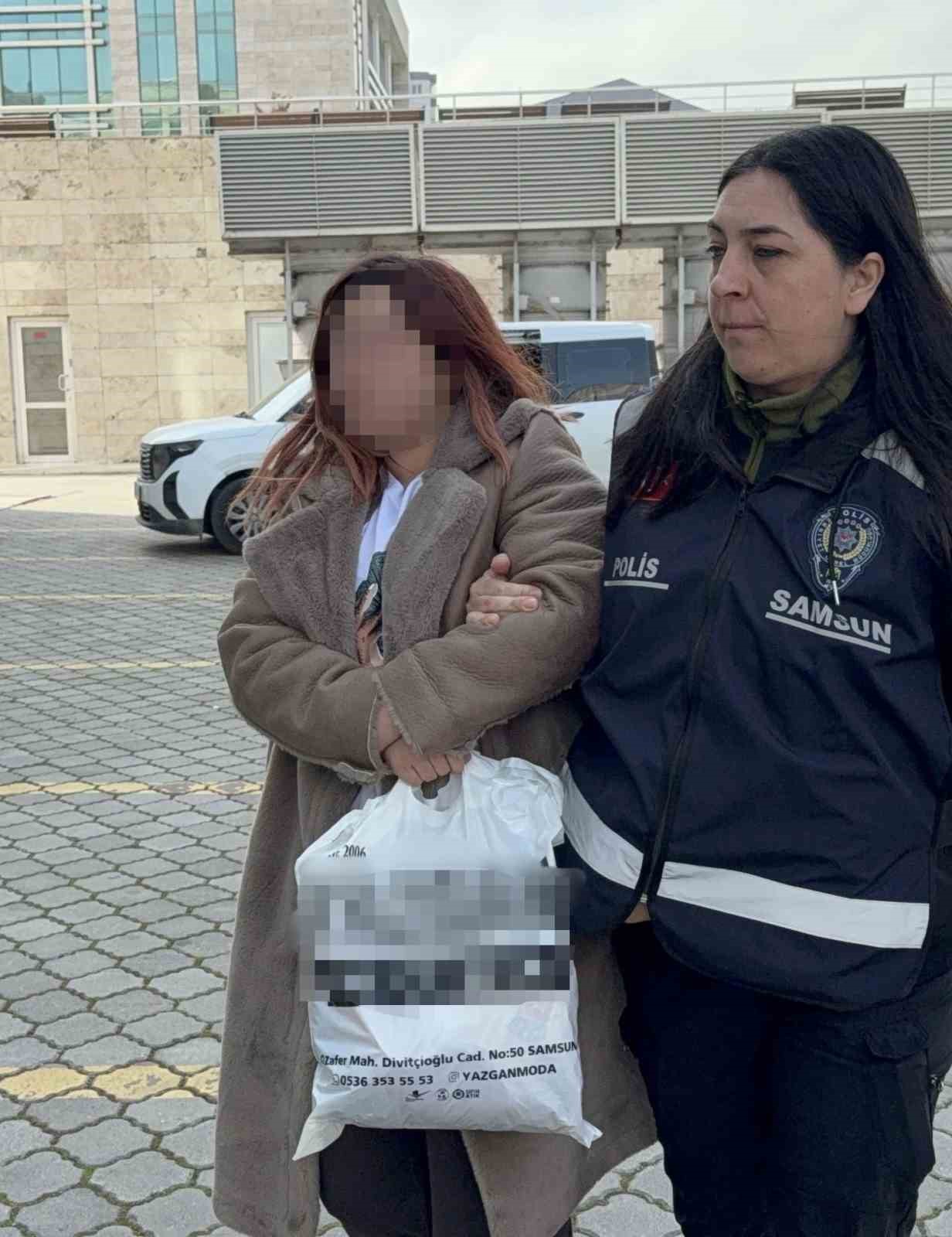 Kadınların kıskançlık kavgası kanlı bitti: Komşusunu yüzünden bıçakladı
