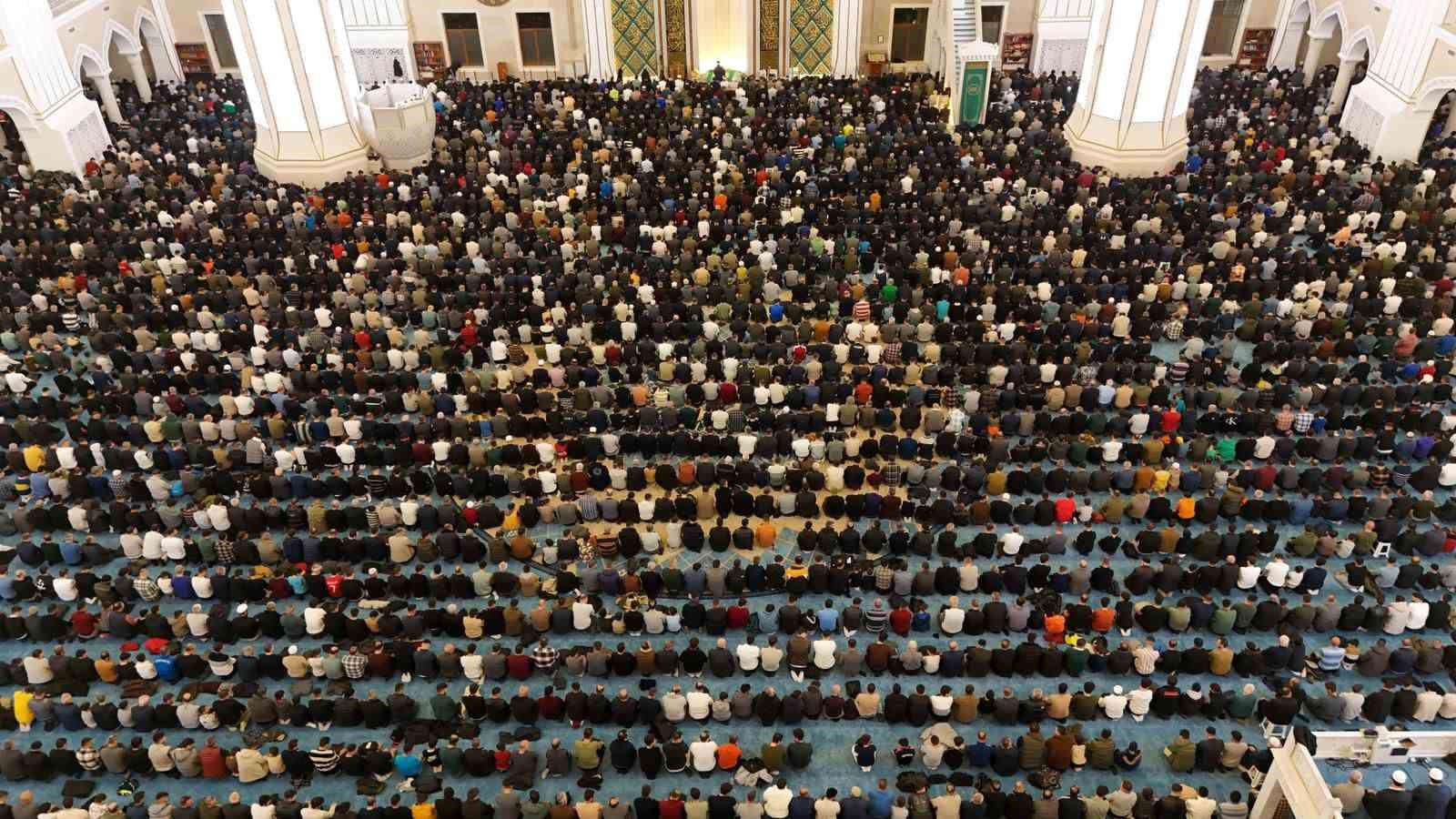 Kadir Gecesi’nde Şahinbey Millet Cami doldu taştı
