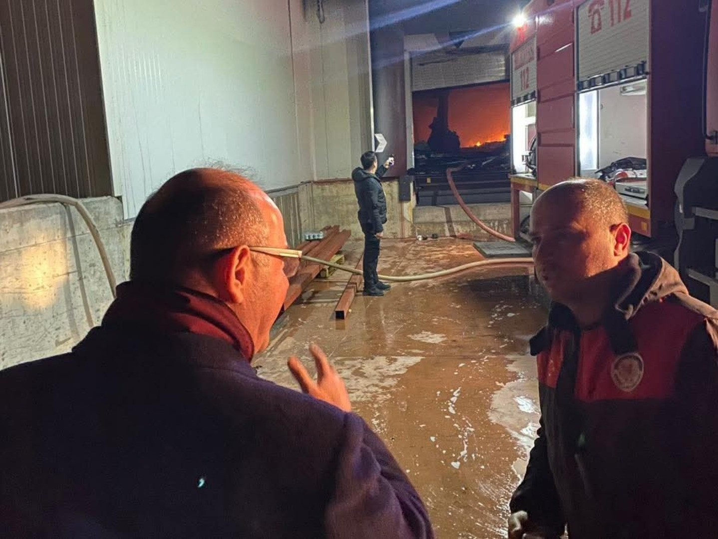 Kadirli OSB’de tavuk fabrikasında çıkan yangın sabaha karşı söndürüldü
