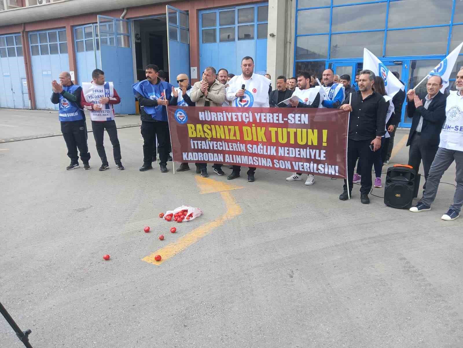 Kadroları alınan itfaiyecilerden Ankara Büyükşehir Belediyesine tepki
