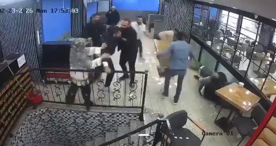 Kafede çıkan kavgada ortalık savaş alanına döndü: 100 bin liralık hasar
