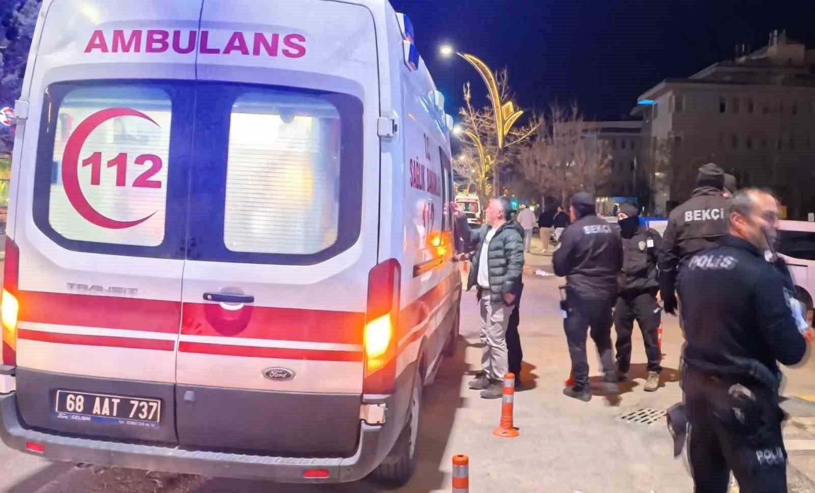 Kafedeki tartışma bıçaklı kavgaya dönüştü: 1 yaralı
