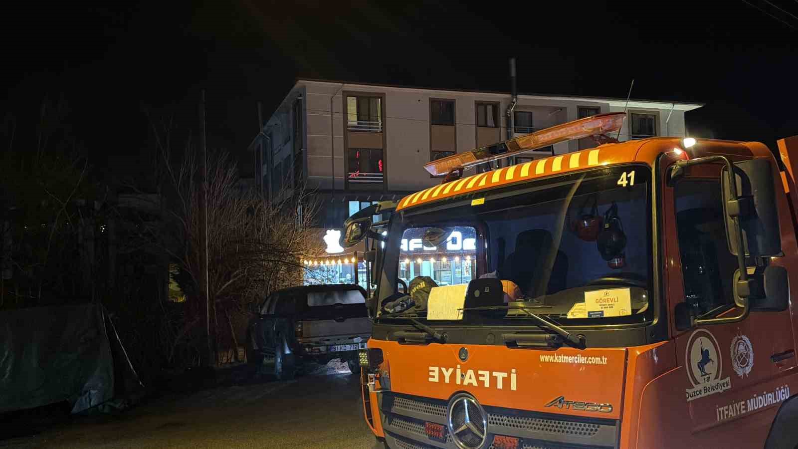 Kafenin mutfağında yanan yağ itfaiyeyi harekete geçirdi
