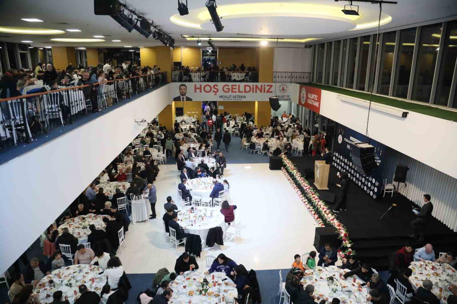 Kağıthane Belediyesi personeli geleneksel iftarda buluştu
Kağıthane Belediyesi personeli geleneksel iftarda buluştu