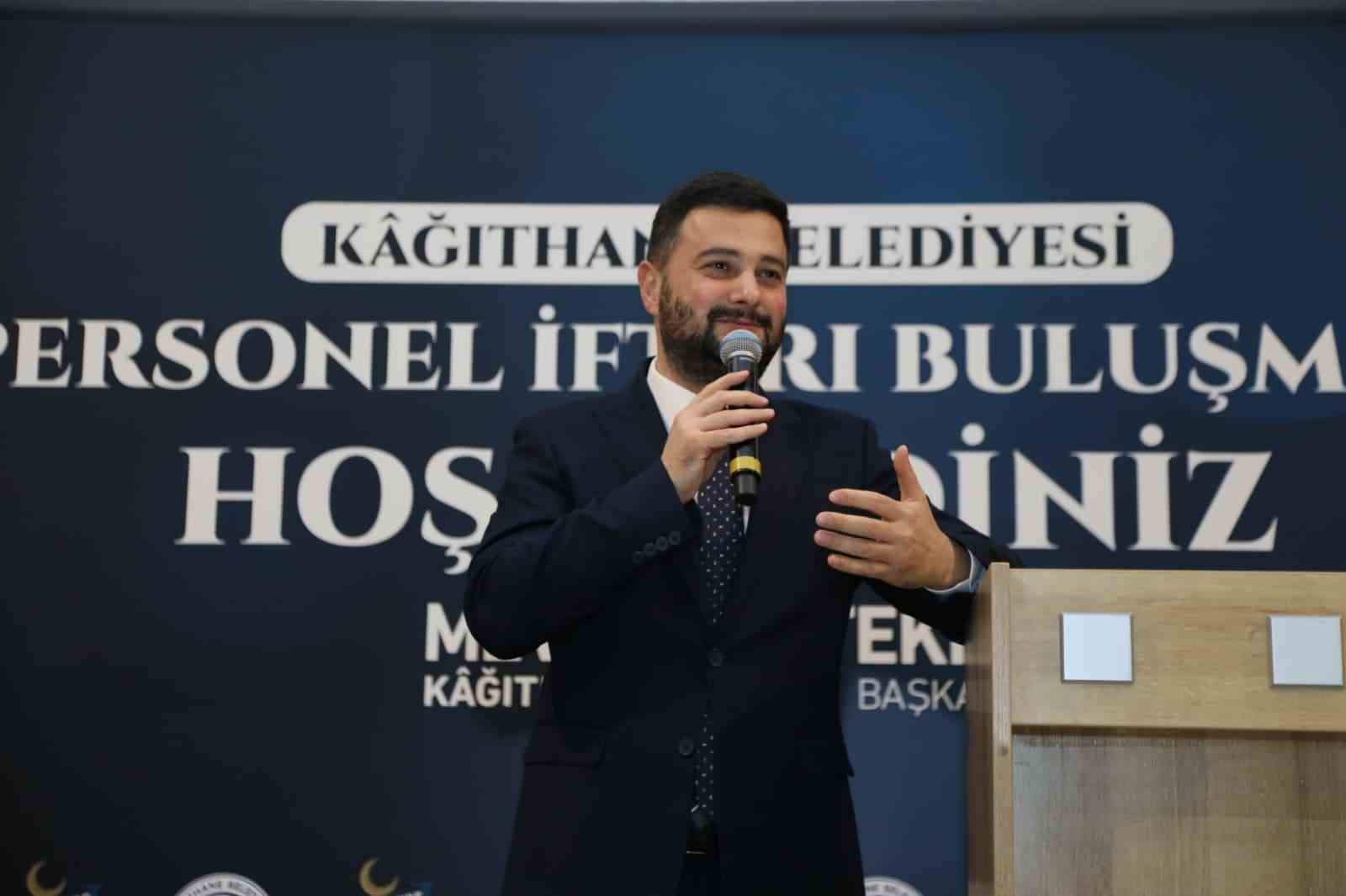 Kağıthane Belediyesi personeli geleneksel iftarda buluştu
Kağıthane Belediyesi personeli geleneksel iftarda buluştu