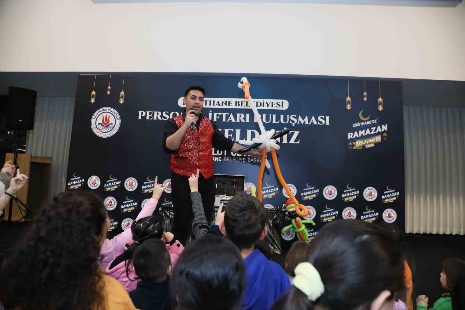 Kağıthane Belediyesi personeli geleneksel iftarda buluştu
Kağıthane Belediyesi personeli geleneksel iftarda buluştu