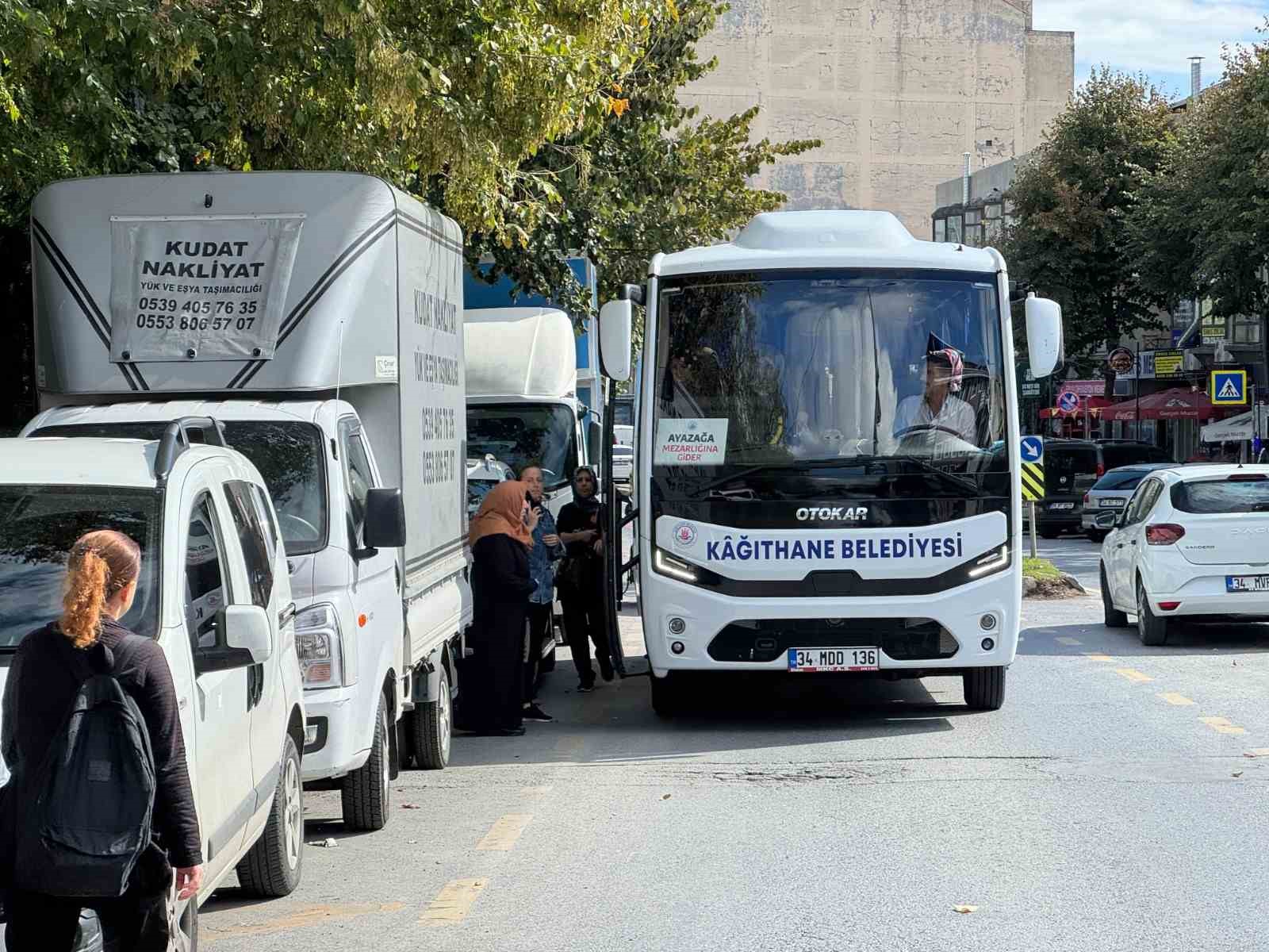 Kağıthane Belediyesinden mezarlık ziyaretlerine düzenli servis
