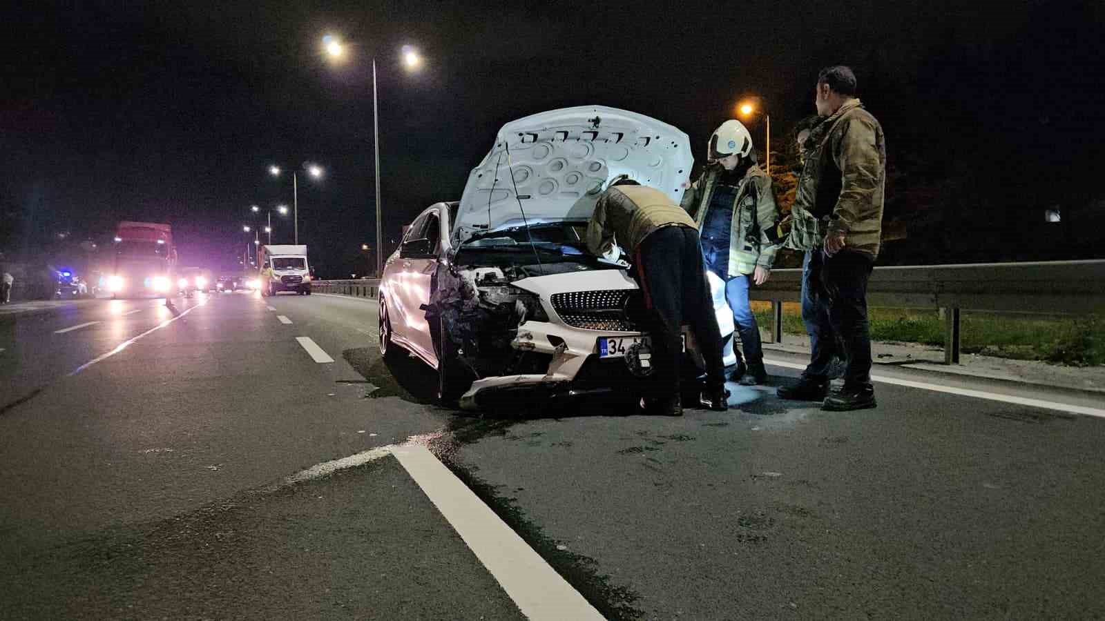 Kağıthane’de alkollü sürücü viyadükte kazaya neden oldu: Cip yan yattı
