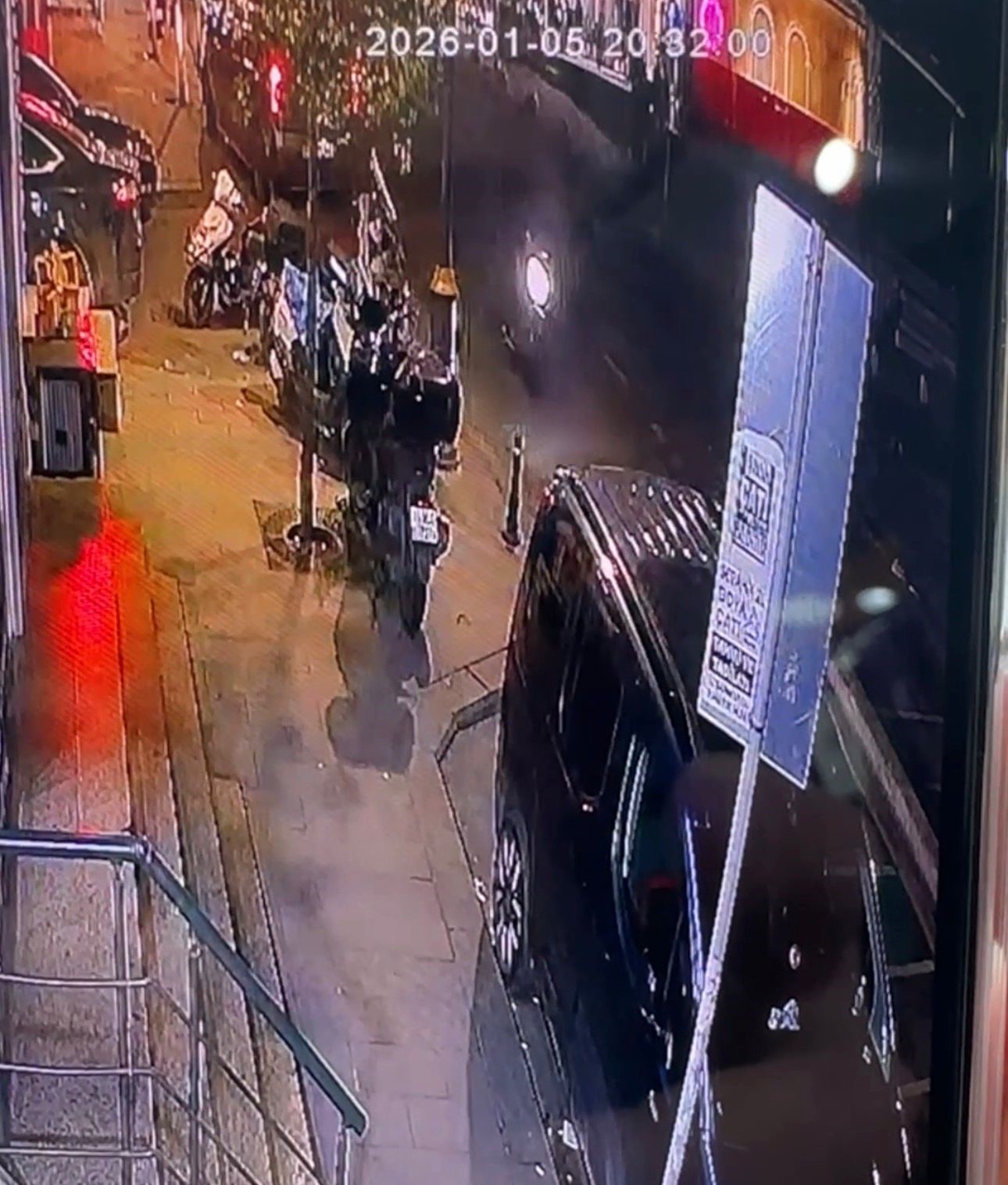 Kağıthane’de feci kaza kamerada: Motosikletin çarptığı berber hayatını kaybetti
