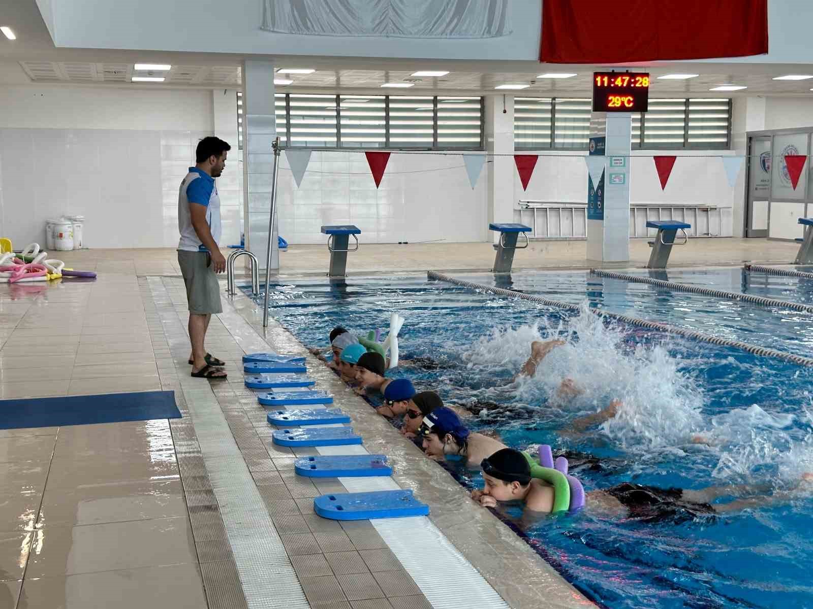 Kağıthane’de gençler için kültürel ve sportif faaliyet programları sürdürülüyor
