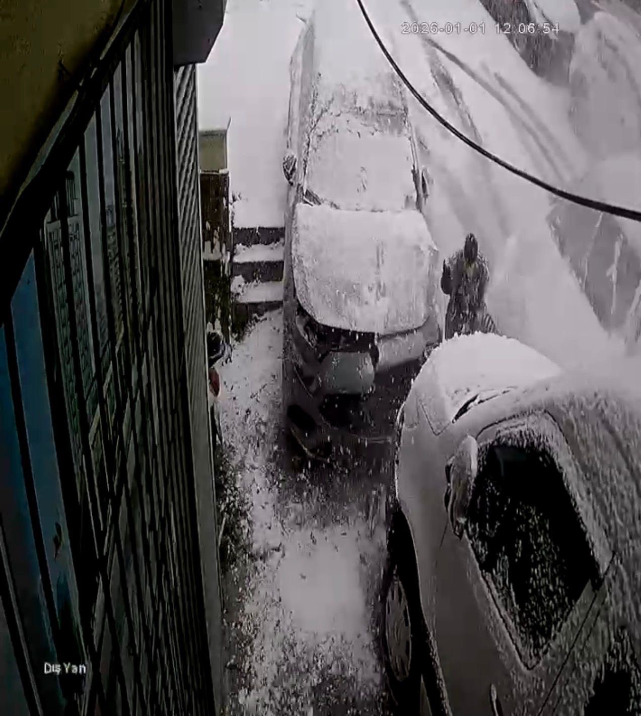 Kağıthane’de inanılmaz kurtuluş kamerada: İki aracın arasında kalmaktan son anda kurtuldu
Kağıthane’de inanılmaz kurtuluş kamerada: İki aracın arasında kalmaktan son anda kurtuldu