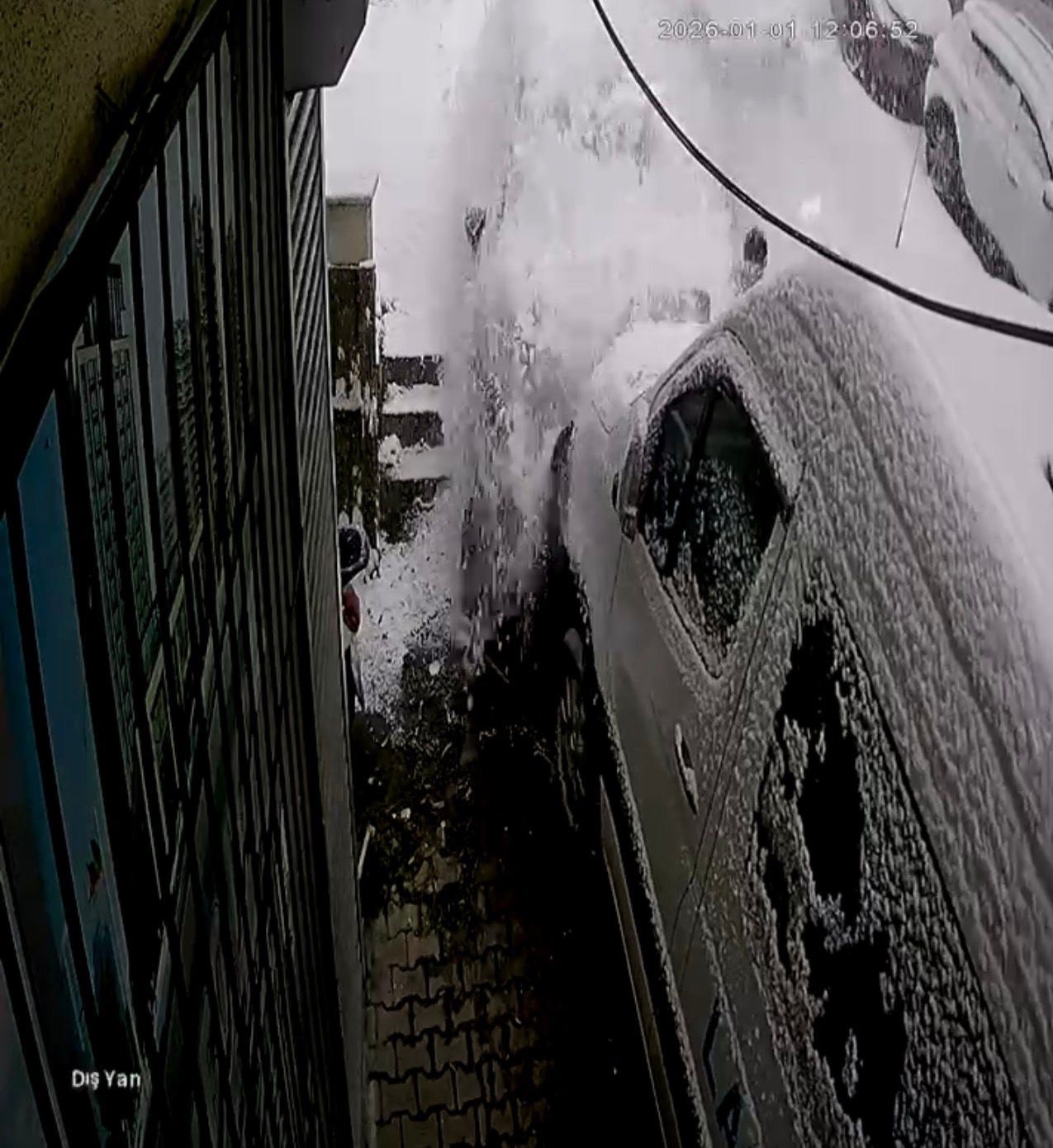 Kağıthane’de inanılmaz kurtuluş kamerada: İki aracın arasında kalmaktan son anda kurtuldu
Kağıthane’de inanılmaz kurtuluş kamerada: İki aracın arasında kalmaktan son anda kurtuldu