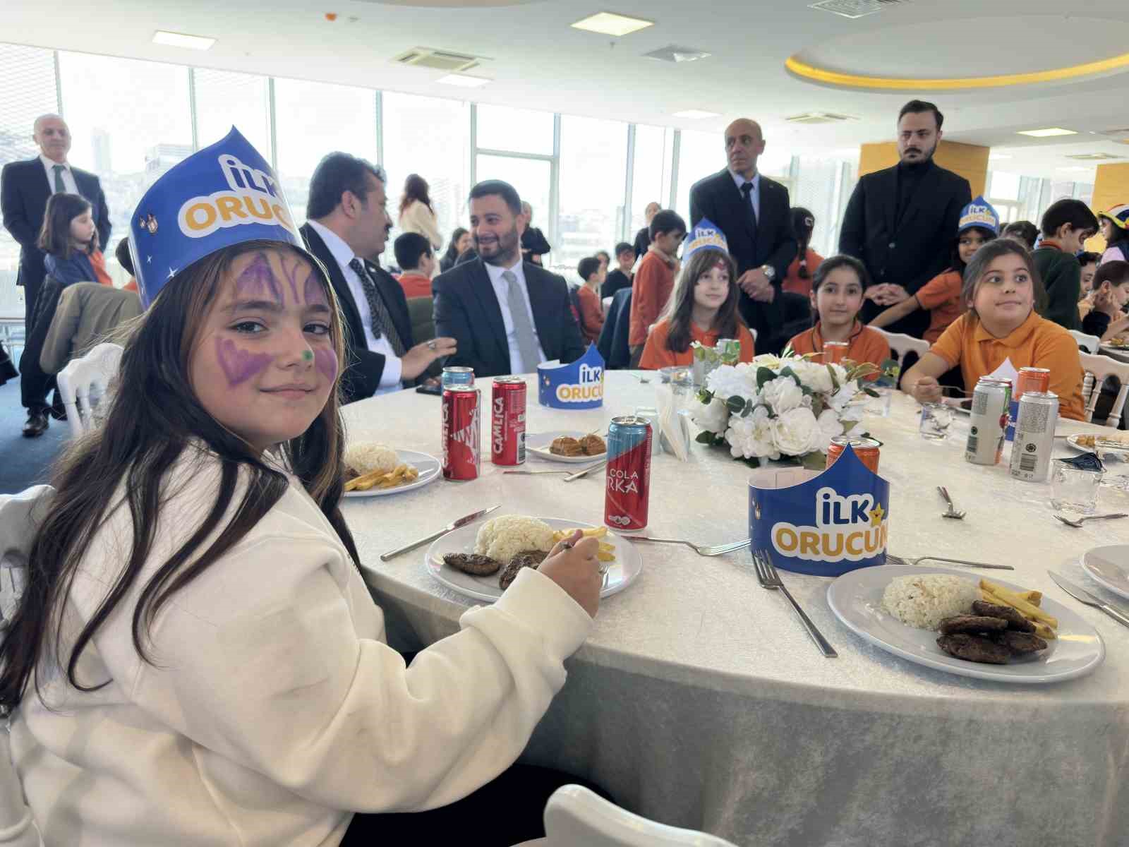 Kağıthane’de Ramazan’ın ilk iftarı miniklerle yapıldı
Kağıthane’de Ramazan’ın ilk iftarı miniklerle yapıldı