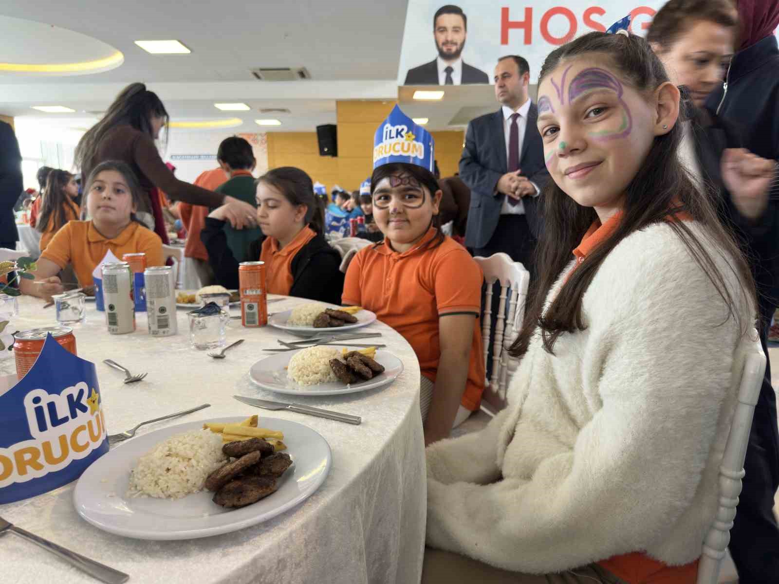 Kağıthane’de Ramazan’ın ilk iftarı miniklerle yapıldı
Kağıthane’de Ramazan’ın ilk iftarı miniklerle yapıldı
