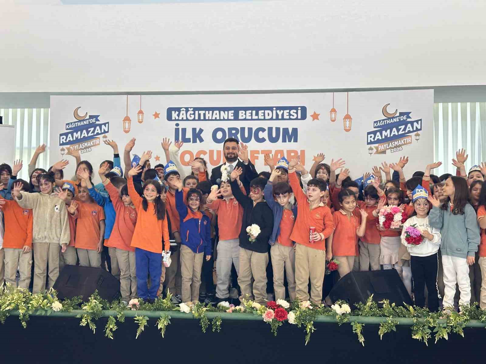 Kağıthane’de Ramazan’ın ilk iftarı miniklerle yapıldı
Kağıthane’de Ramazan’ın ilk iftarı miniklerle yapıldı