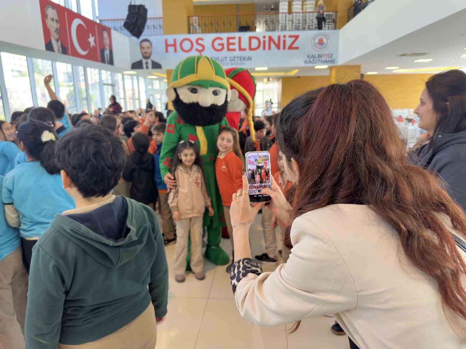 Kağıthane’de Ramazan’ın ilk iftarı miniklerle yapıldı
Kağıthane’de Ramazan’ın ilk iftarı miniklerle yapıldı