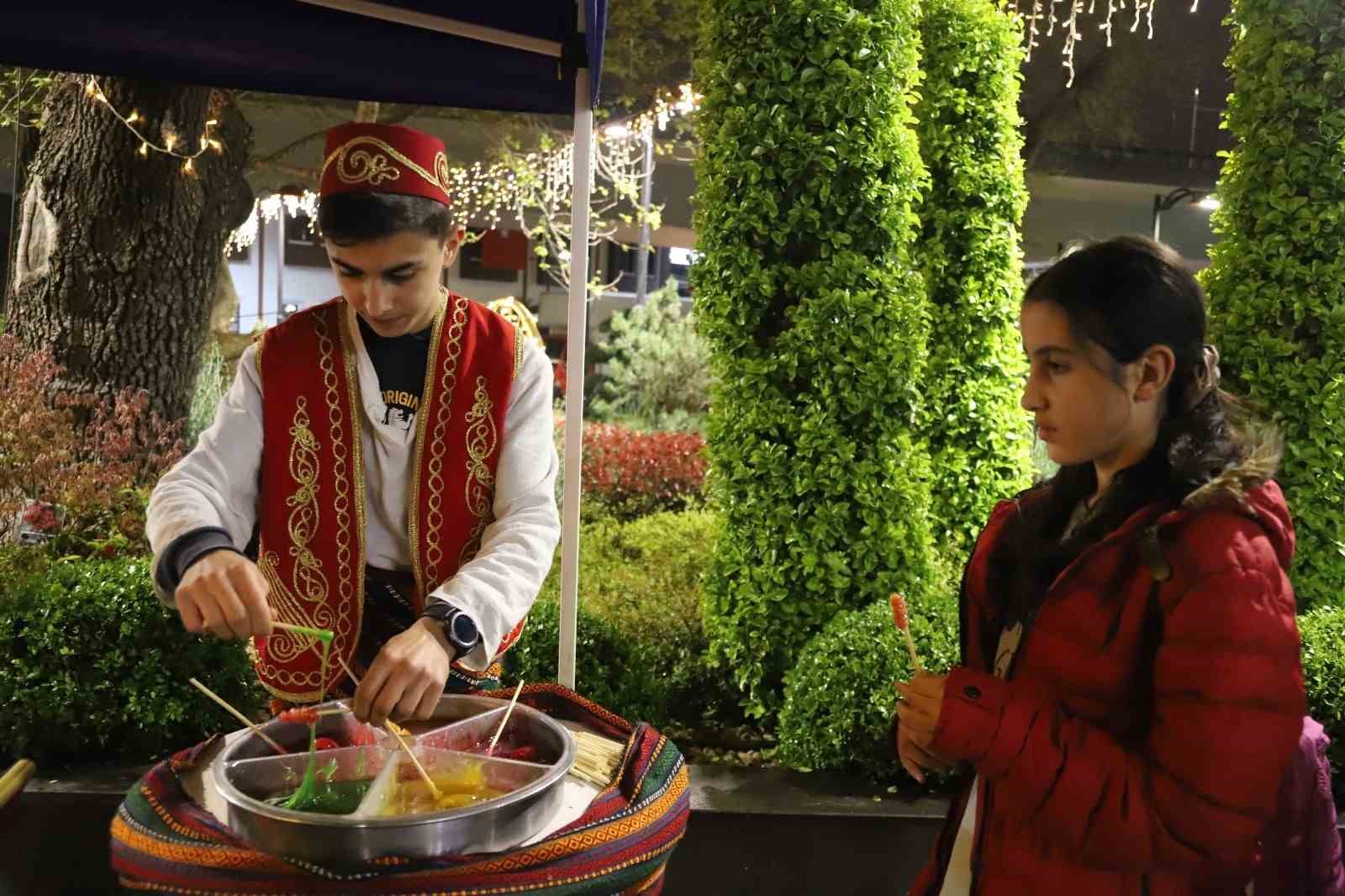 Kağıthane’de Ramazan’ın manevi iklimi meydana taşınıyor
Kağıthane’de Ramazan’ın manevi iklimi meydana taşınıyor