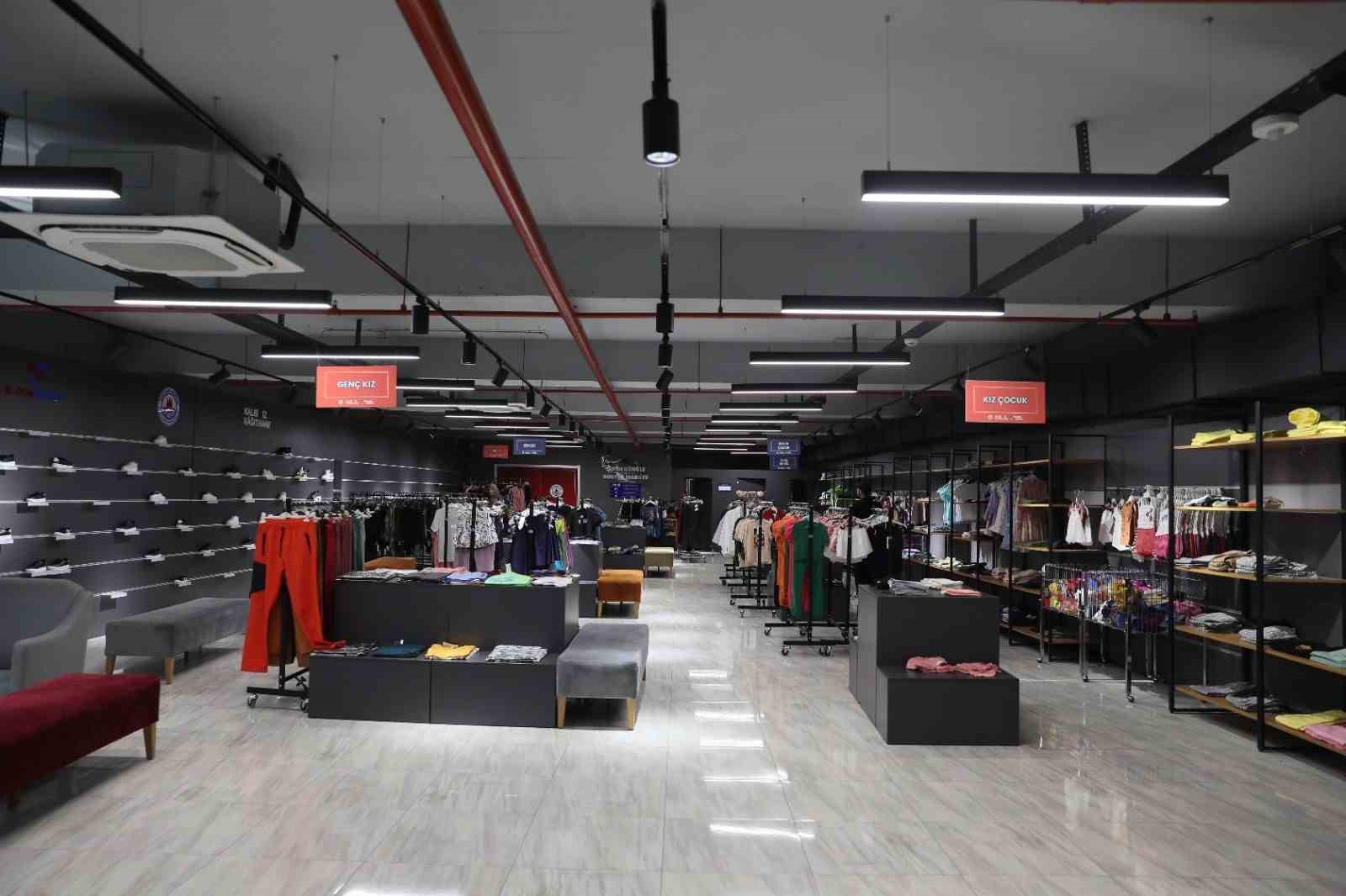 Kağıthane’de sosyal destek elden gönüle büyüyor
