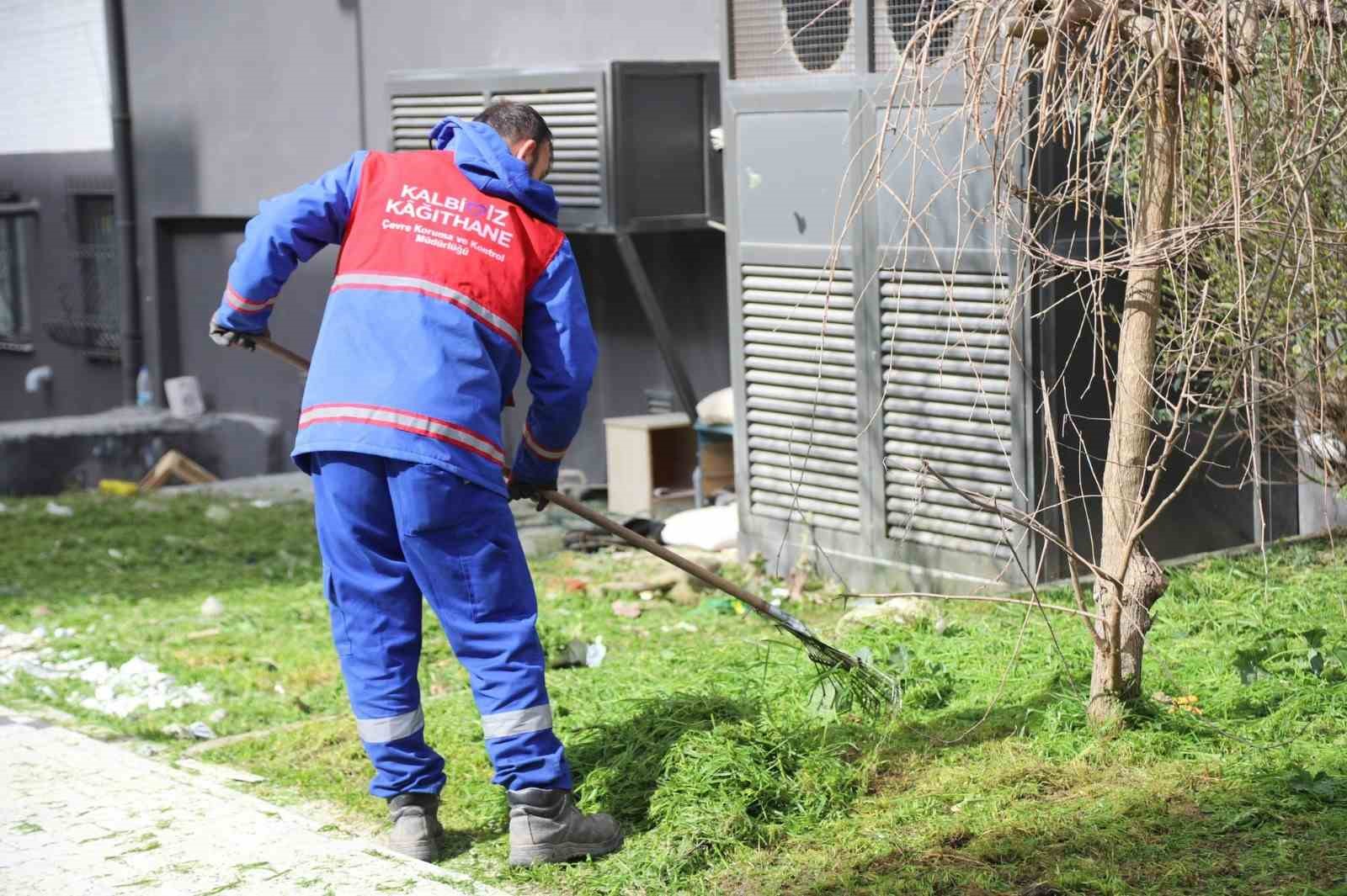 Kağıthane’de yeşil alanlarda bakım ve düzenleme çalışmaları sürüyor
