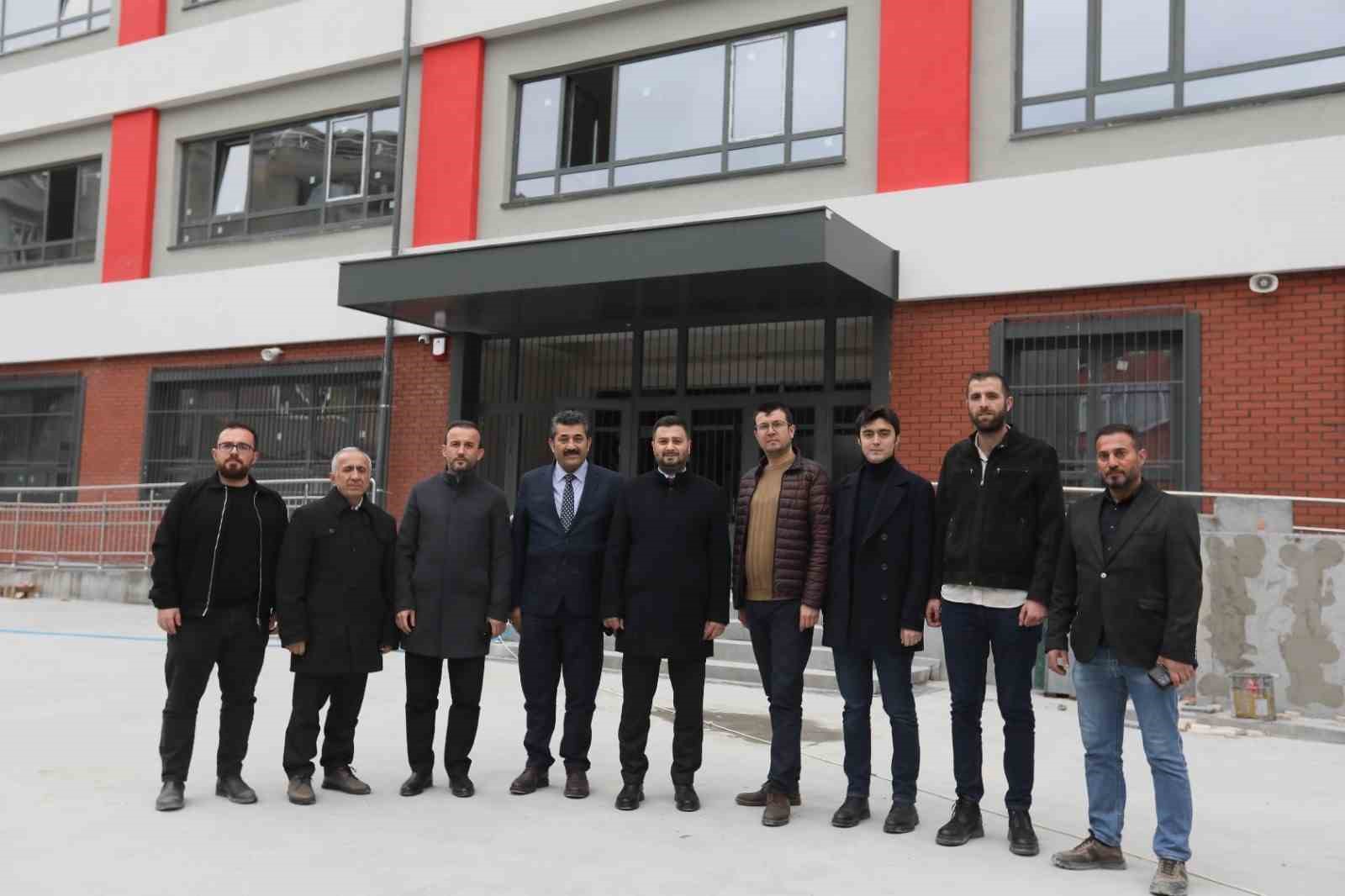 Kağıthane’ye iki yeni okul daha kazandırılıyor
Kağıthane’ye iki yeni okul daha kazandırılıyor