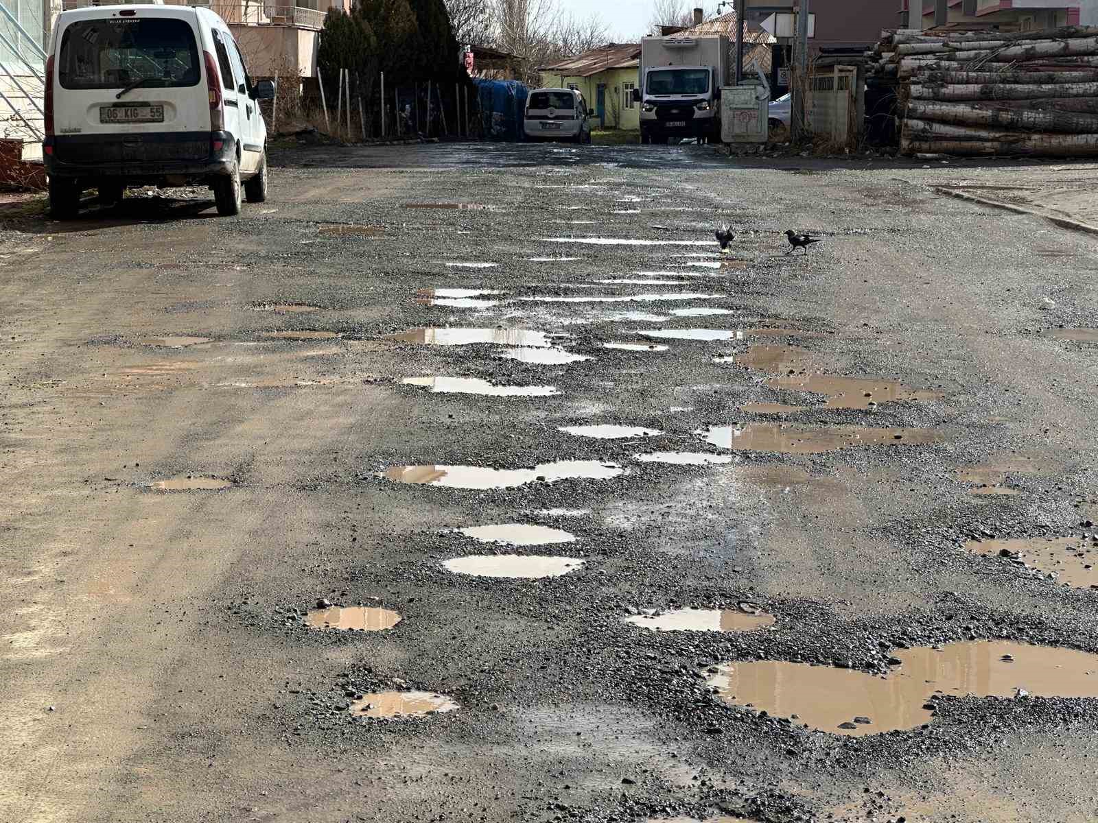 Kağızman’da yol çilesi yıllardır çözüme kavuşmadı
