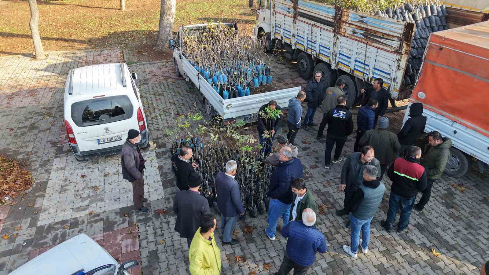 Kahramanmaraş Büyükşehir’den 2025’te çiftçiye 100 milyonluk destek
Kahramanmaraş Büyükşehir’den 2025’te çiftçiye 100 milyonluk destek