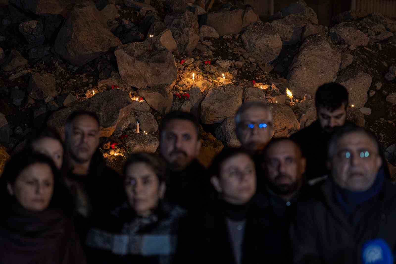 Kahramanmaraş depremlerinin 3. yıl dönümünde hayatını kaybedenler saat 04.17’de anıldı
