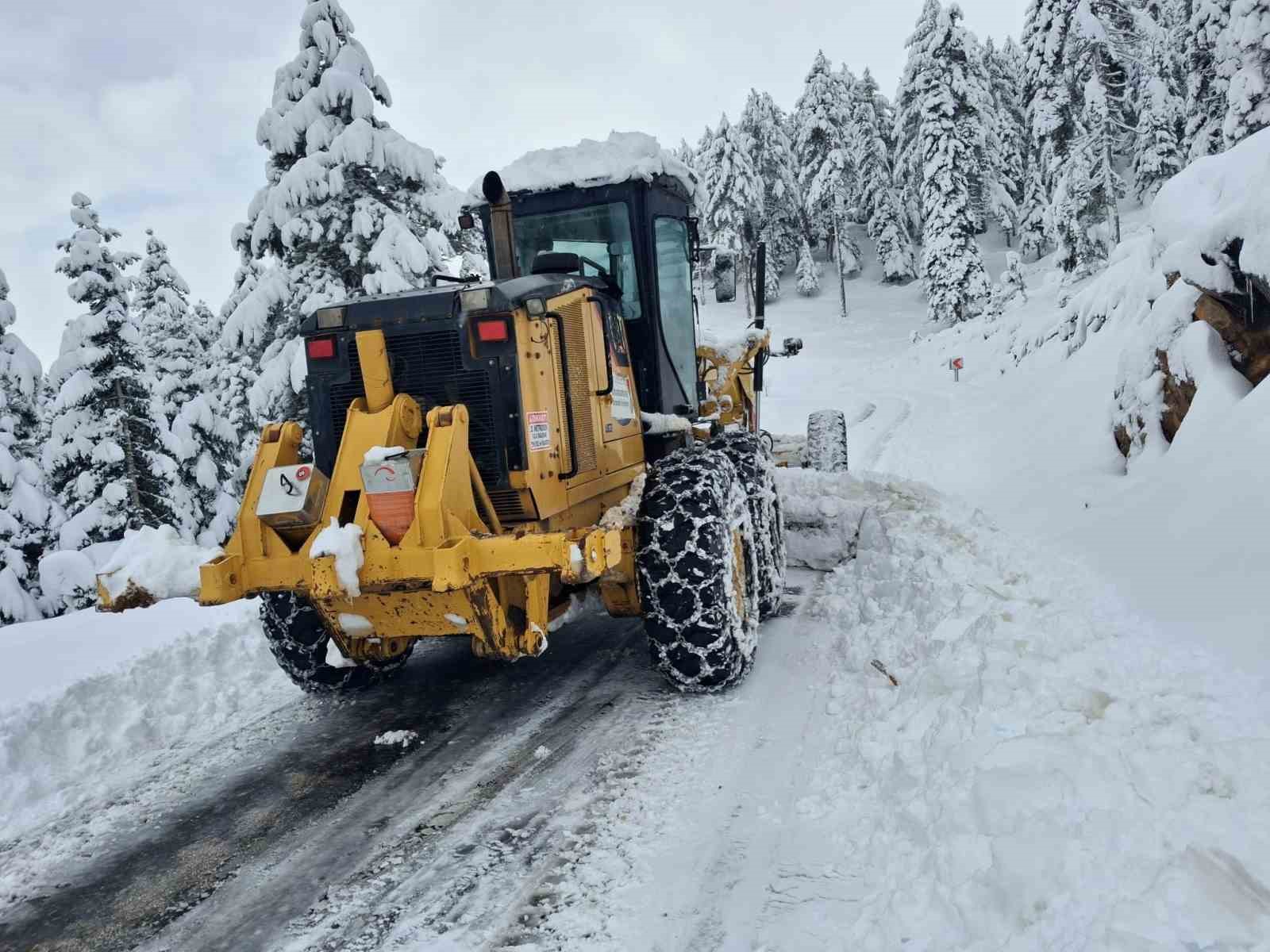 Kahramanmaraş ilçelerinde kar temizliği
Kahramanmaraş ilçelerinde kar temizliği