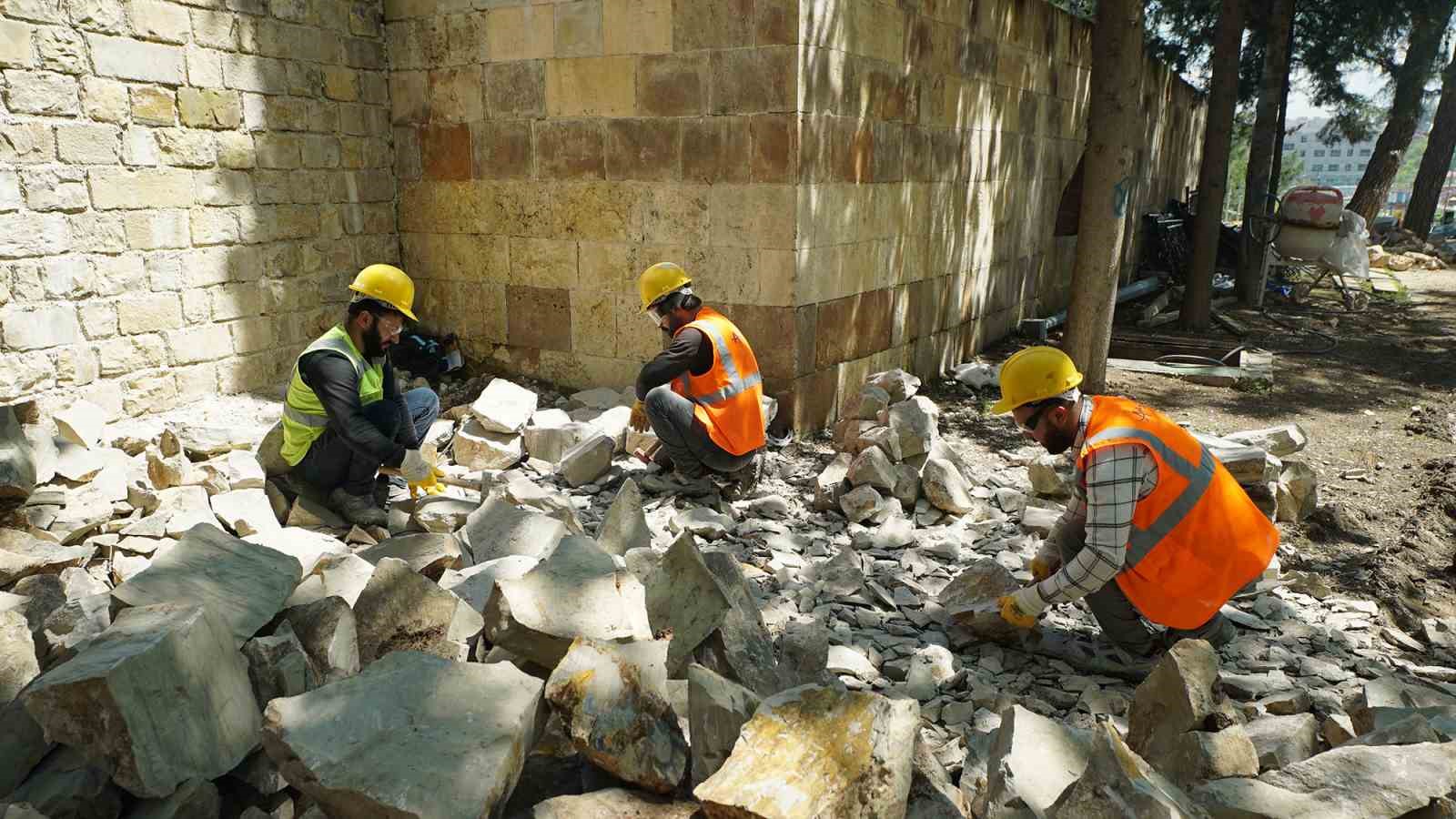 Kahramanmaraş Kalesi’nde restorasyon çalışmaları sürüyor
